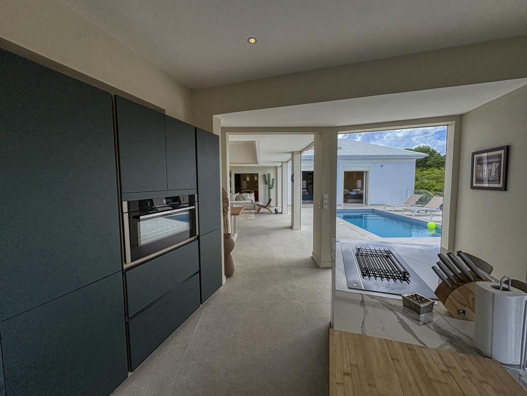 15.Location villa piscine vue mer Saint François Guadeloupe_Cuisine vue mer